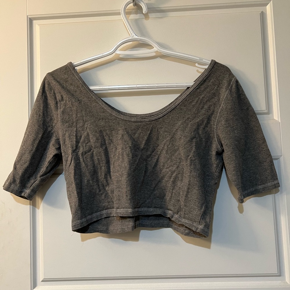 Bethany Mota gray crop top tee
